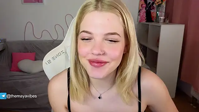 Maya_Rave's cam snapshot