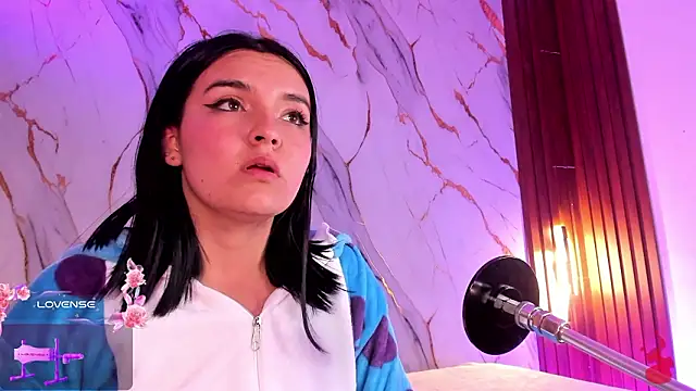 Mm0llylewis18's cam snapshot