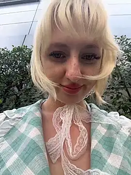 RonnieKiss live sex cam