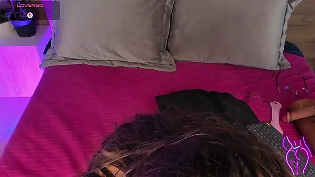 MiaKay1 live sex cam