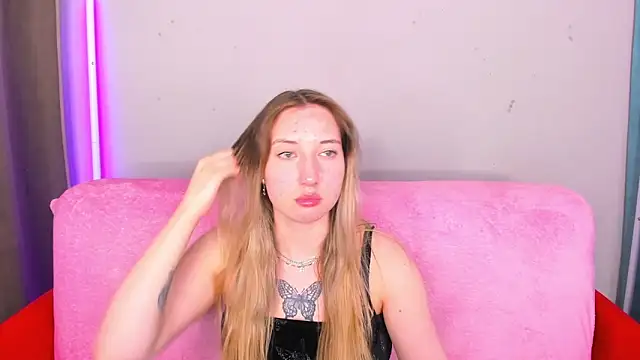 JollyBlondy's cam snapshot