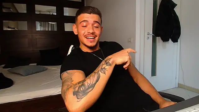 ElijahThorne live sex cam