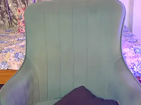 alaviya-19's cam snapshot