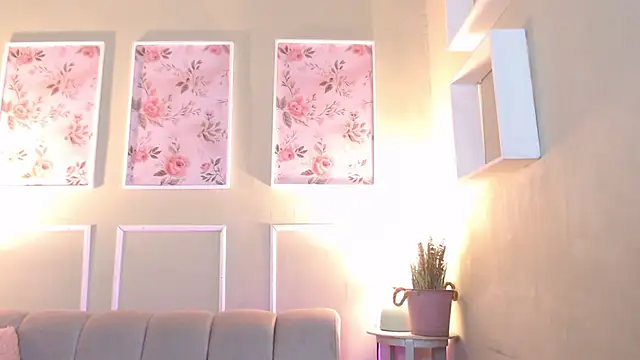 CurlyDani's cam snapshot