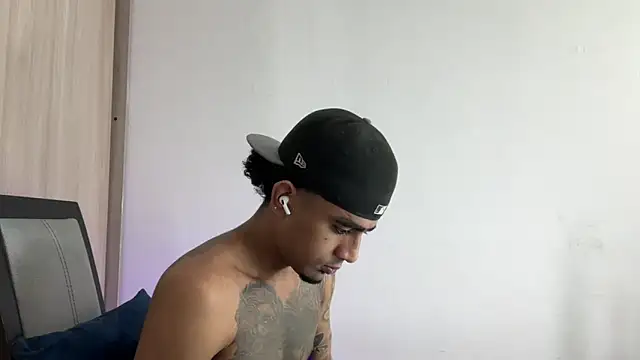 dominic_brandd23 live sex cam