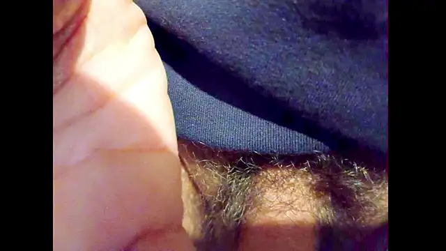 hairyuncut00 live sex cam