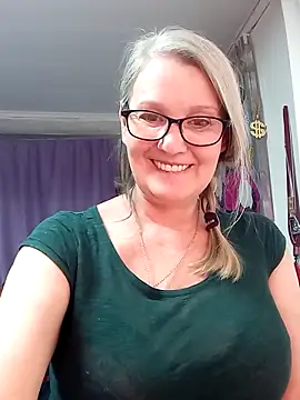 irinamaux live sex cam