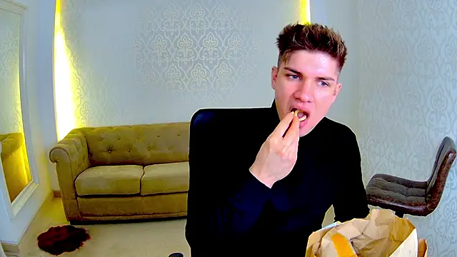 MaxKaiden live sex cam