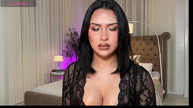 Your_Majesty_Tyra live sex cam
