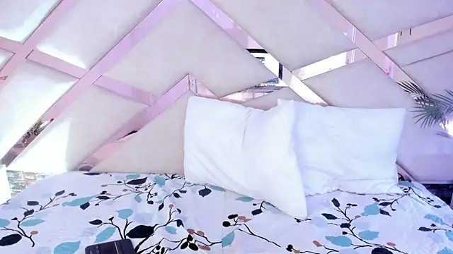 sophie_pariss's cam snapshot