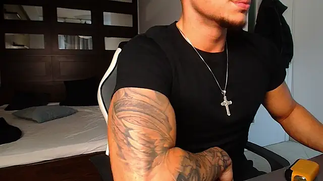 ElijahThorne live sex cam