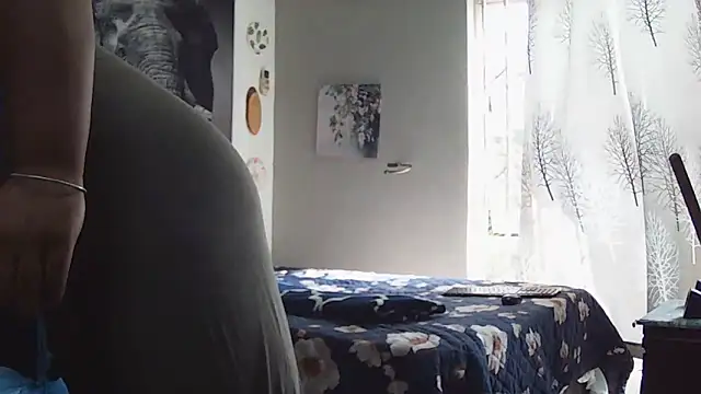 MassiveBoobsxxxx's cam snapshot