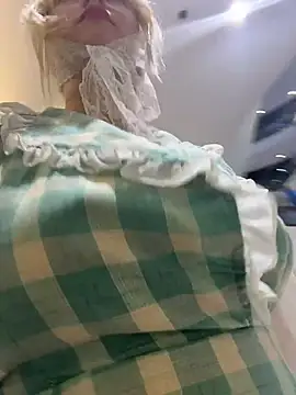 RonnieKiss live sex cam