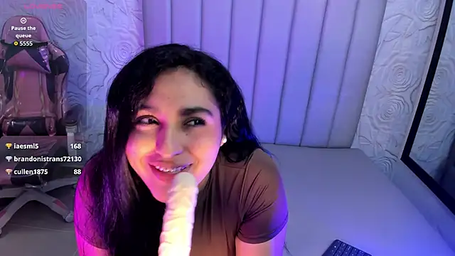 Lya_dubois_'s cam snapshot