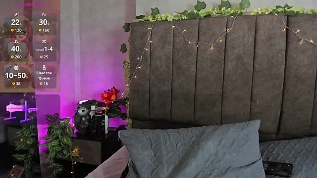 LanaMills_'s cam snapshot