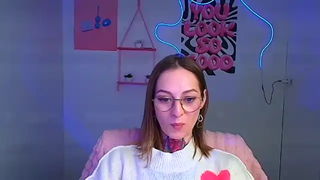 Esmi_Winter's cam snapshot