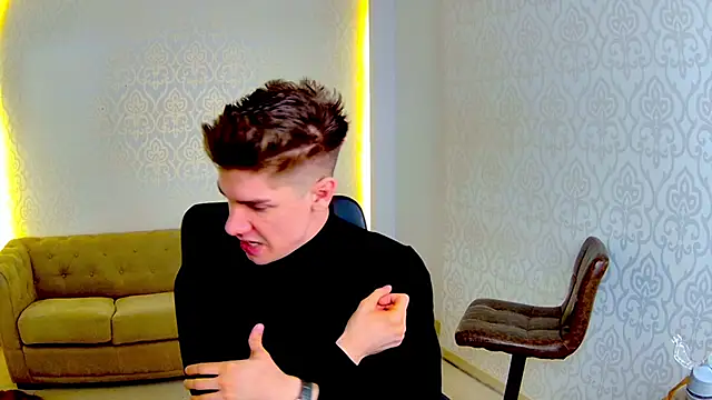 MaxKaiden live sex cam