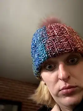 KITTYBOOBOOFUXX's cam snapshot