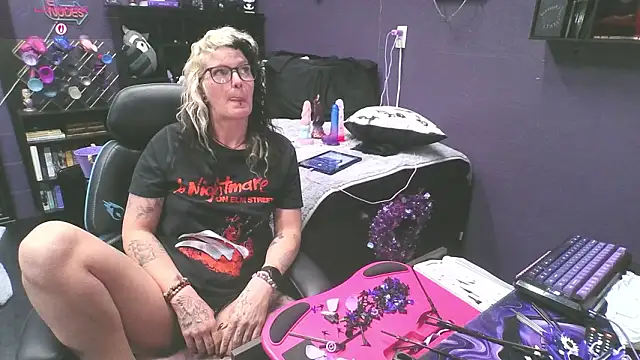 oddywithabody's cam snapshot