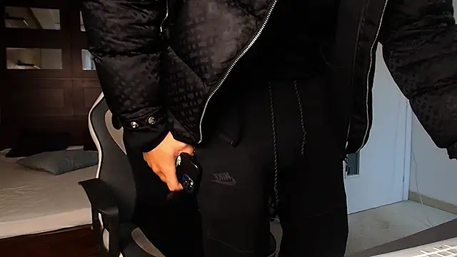 ElijahThorne live sex cam