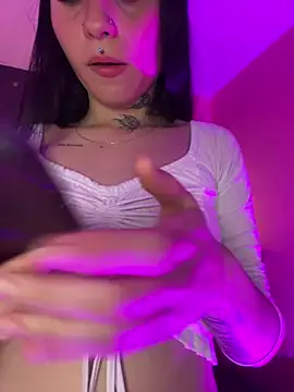 Veronicaa_lodge1's cam snapshot