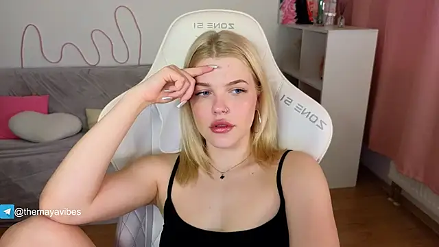 Maya_Rave's cam snapshot