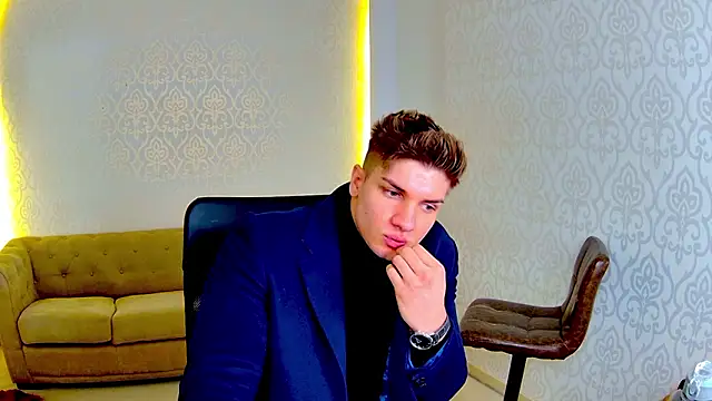 MaxKaiden live sex cam