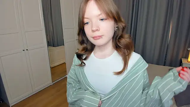 LavenderMitten's cam snapshot