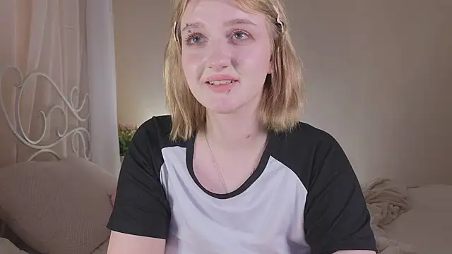 ELLIEJAY's cam snapshot