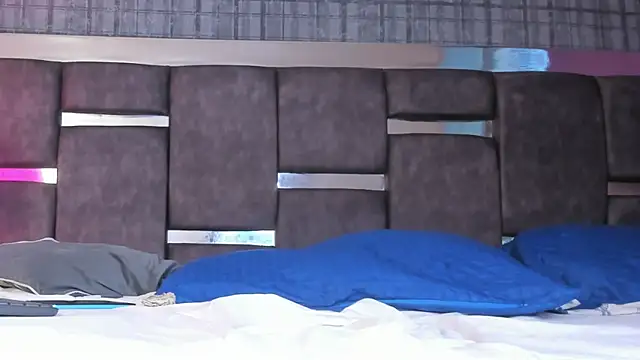 AmberOnassis live sex cam