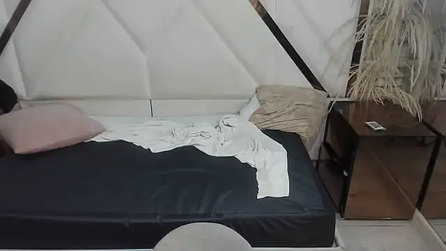 Shara_Oz's cam snapshot