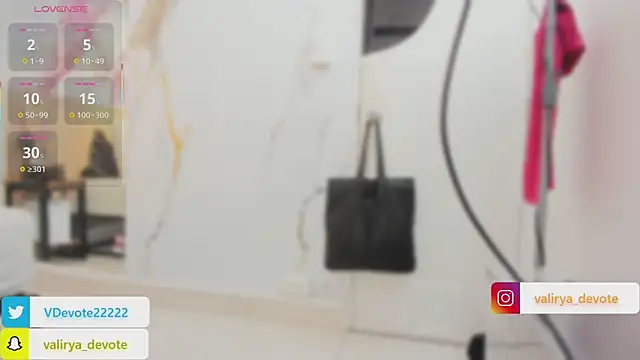 valirya_devote live sex cam