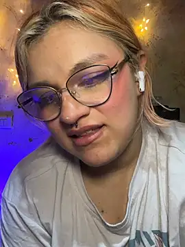 Sophia_Weest99's cam snapshot