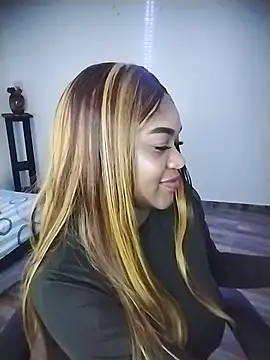 Roonie_garces's cam snapshot