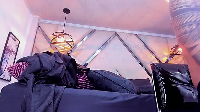 SantiagoHincapiie live sex cam