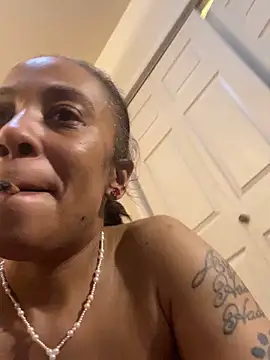 moneymvkngbucks's cam snapshot