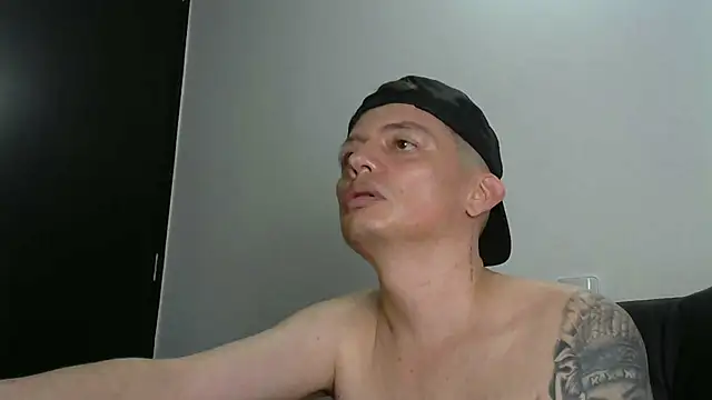 Thommas8a live sex cam