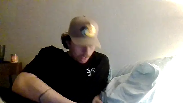 Tallhungandcloudy's cam snapshot