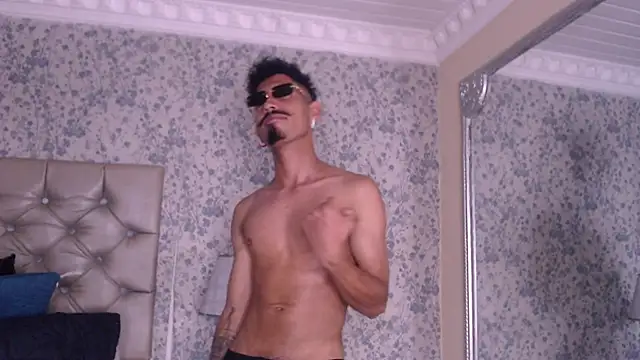 NoaahTylor live sex cam