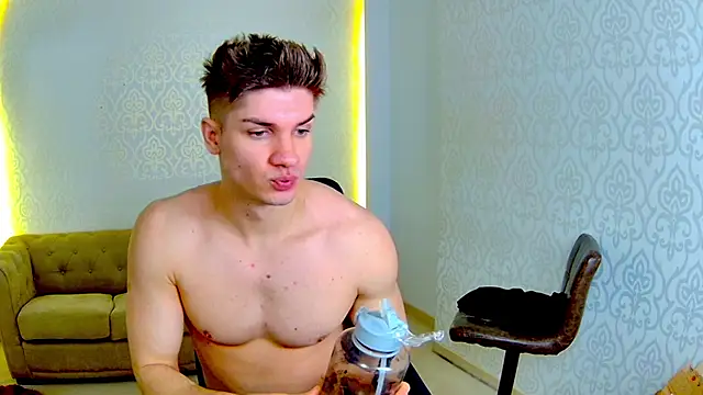 MaxKaiden live sex cam