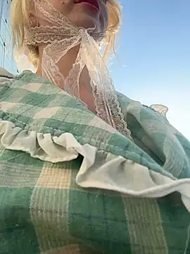 RonnieKiss live sex cam