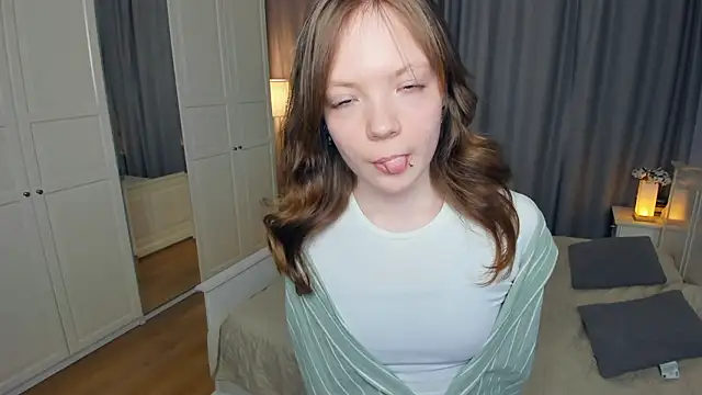 LavenderMitten's cam snapshot