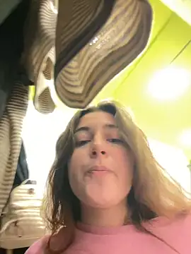 kate_nicepops999114's cam snapshot