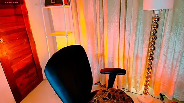 DIVORCED_MS_VALERIA live sex cam