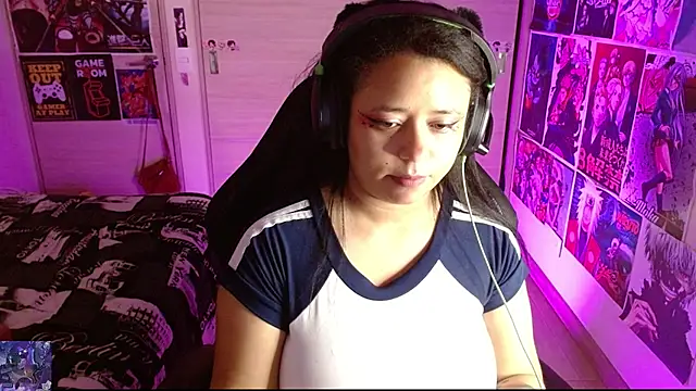 Emmachan19 live sex cam