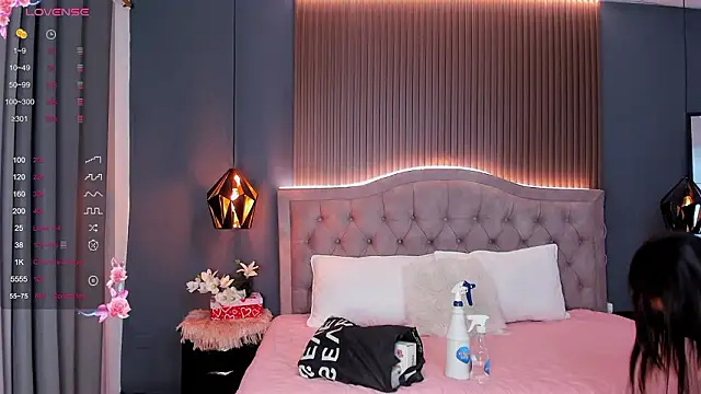 Tiffany__charm_'s cam snapshot