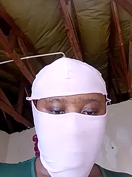 Hittwobird_withonestone's cam snapshot