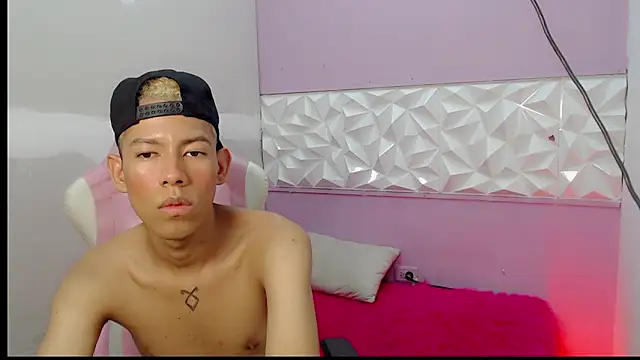 Taylerr_19's cam snapshot