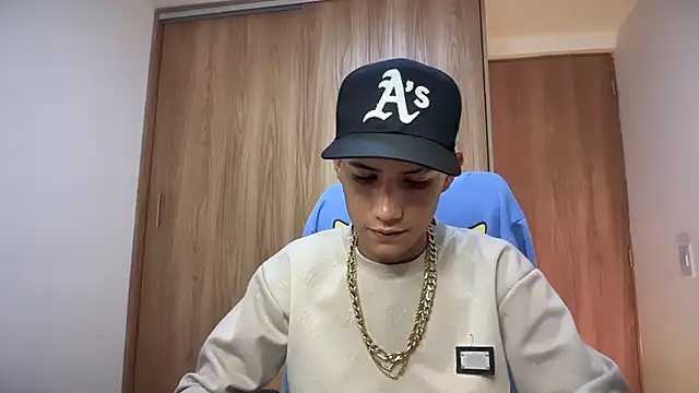 Toy_boy777 live sex cam