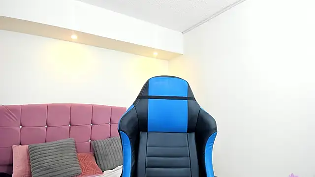 Lizzie_Williams_'s cam snapshot